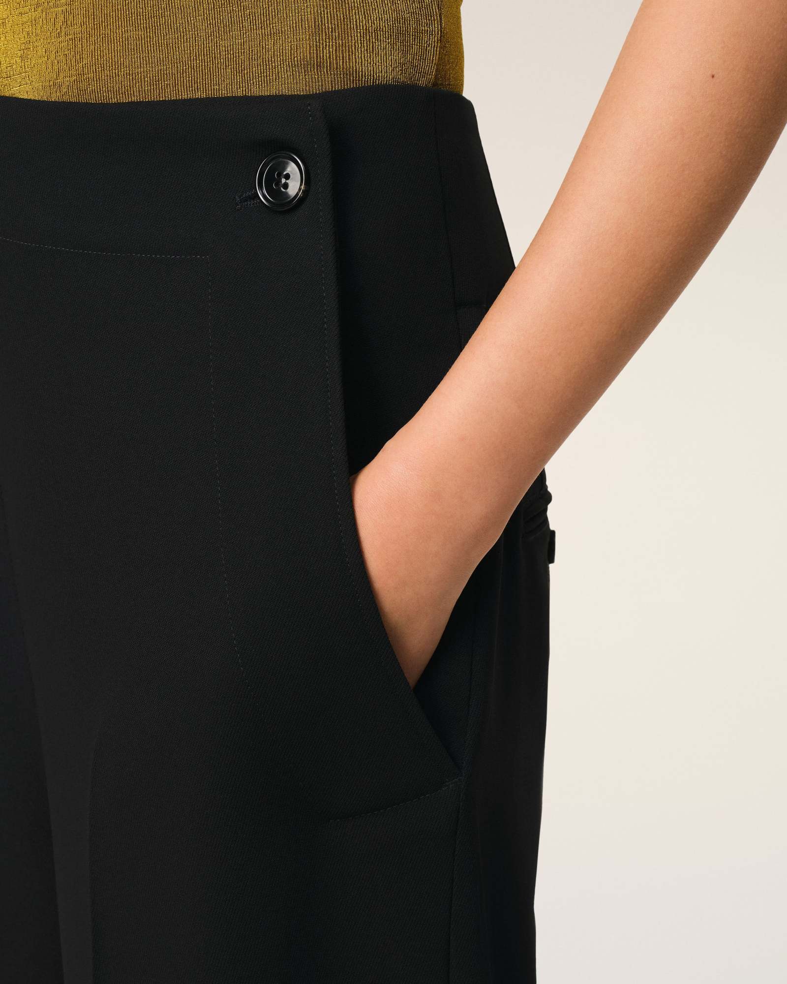 Shop Ami Alexandre Mattiussi Wool Casual Pants In Black