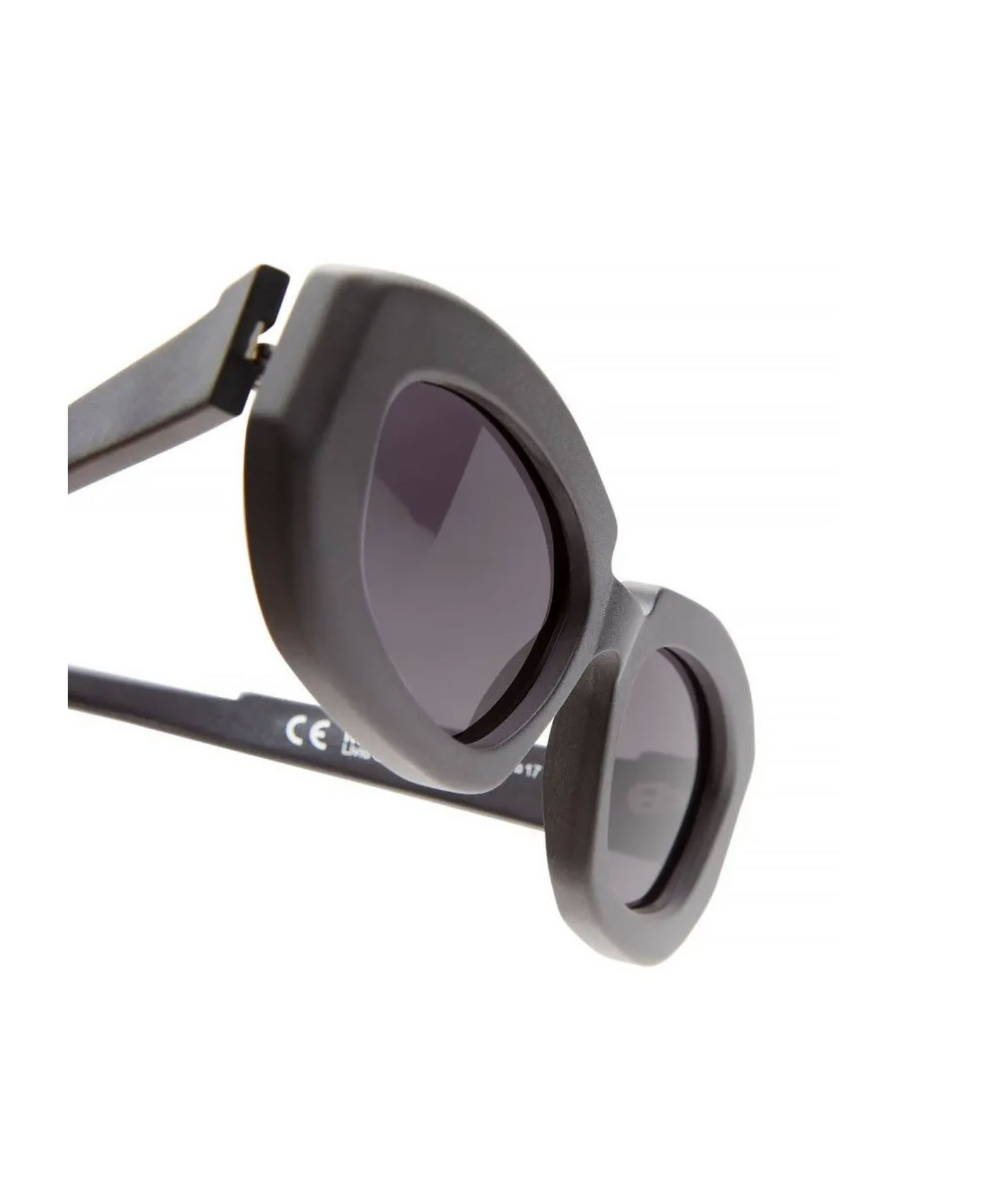 Kuboraum Geometric Sunglasses In Black