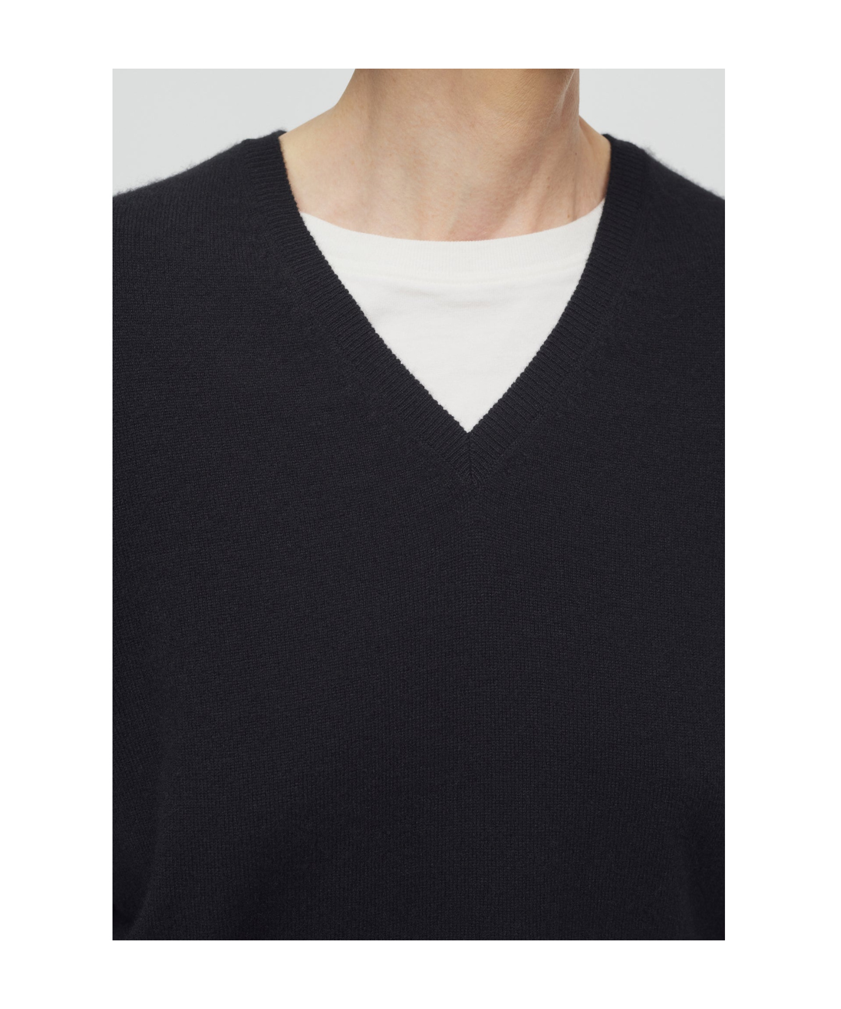 The Row Isaora Cashmere Sweater In Black