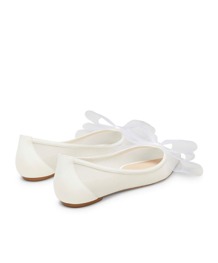 Stuart Weitzman Blushing Bow Ballerina Shoes In White
