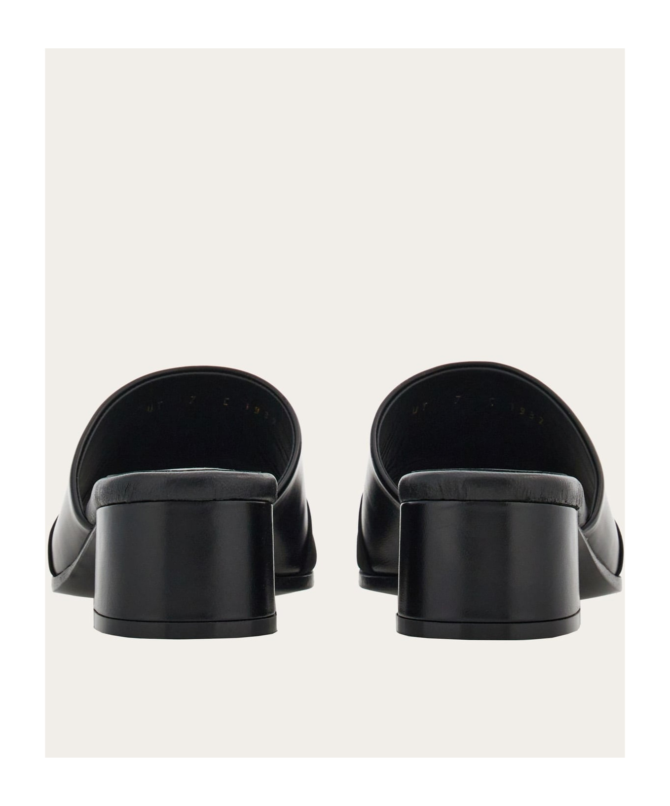 Ferragamo Vilna Leather Bow Mule Sandals In Black