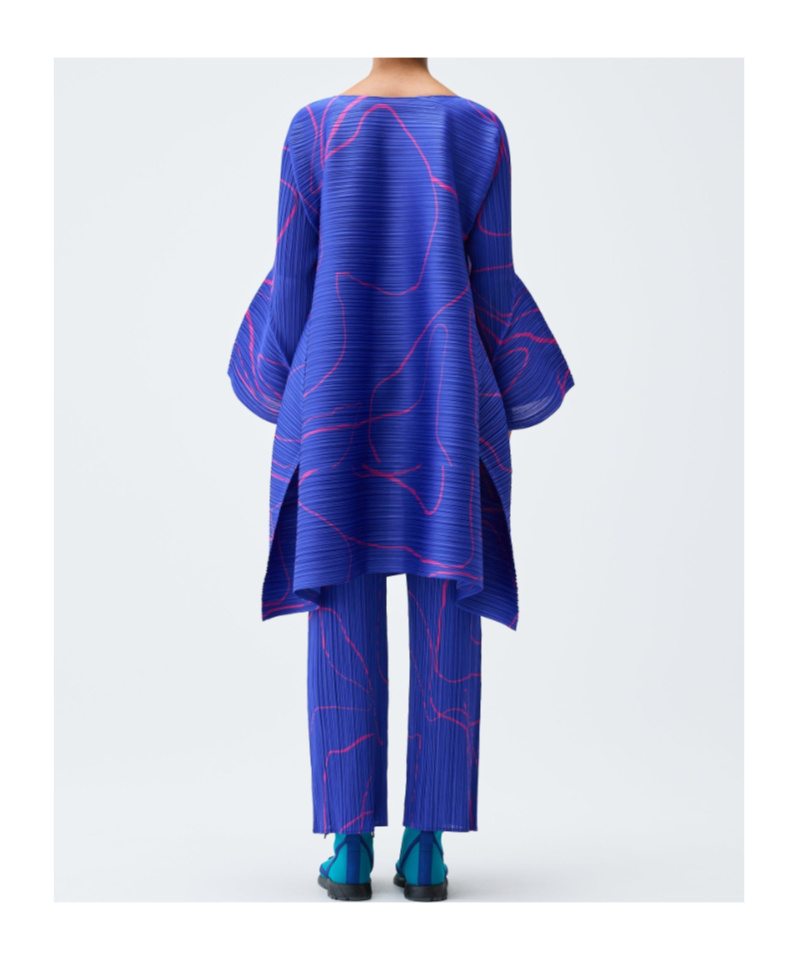 Issey Miyake Abstract Pattern Knee-length Dress With Wide Sleeves In Blue