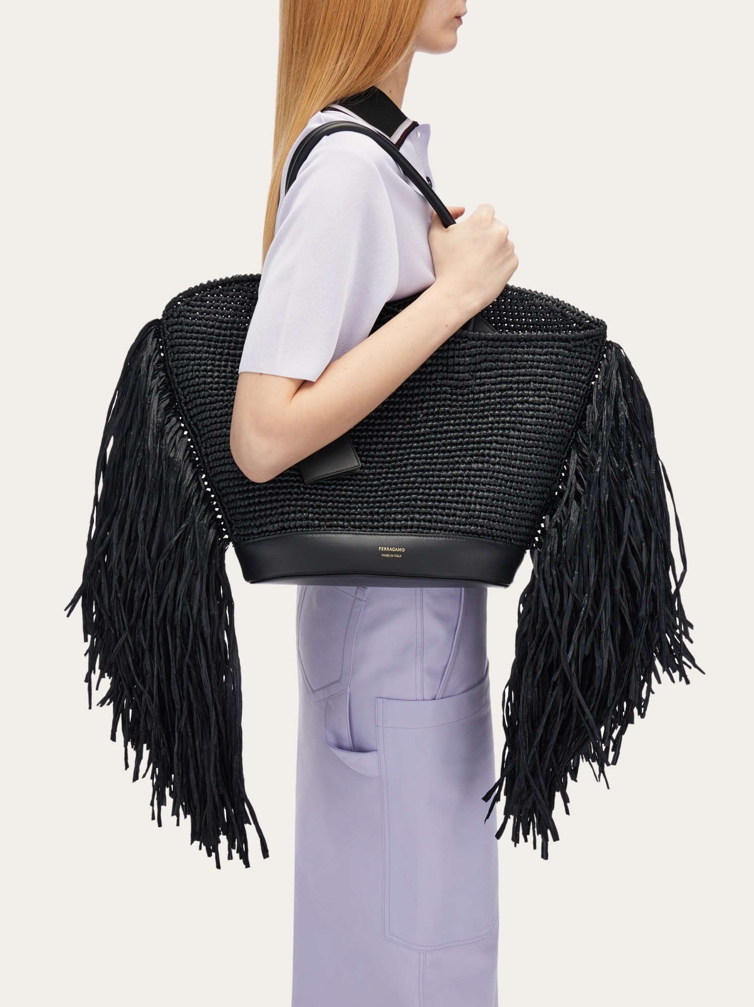 Ferragamo Fringed Raffia Tote Bag In Black