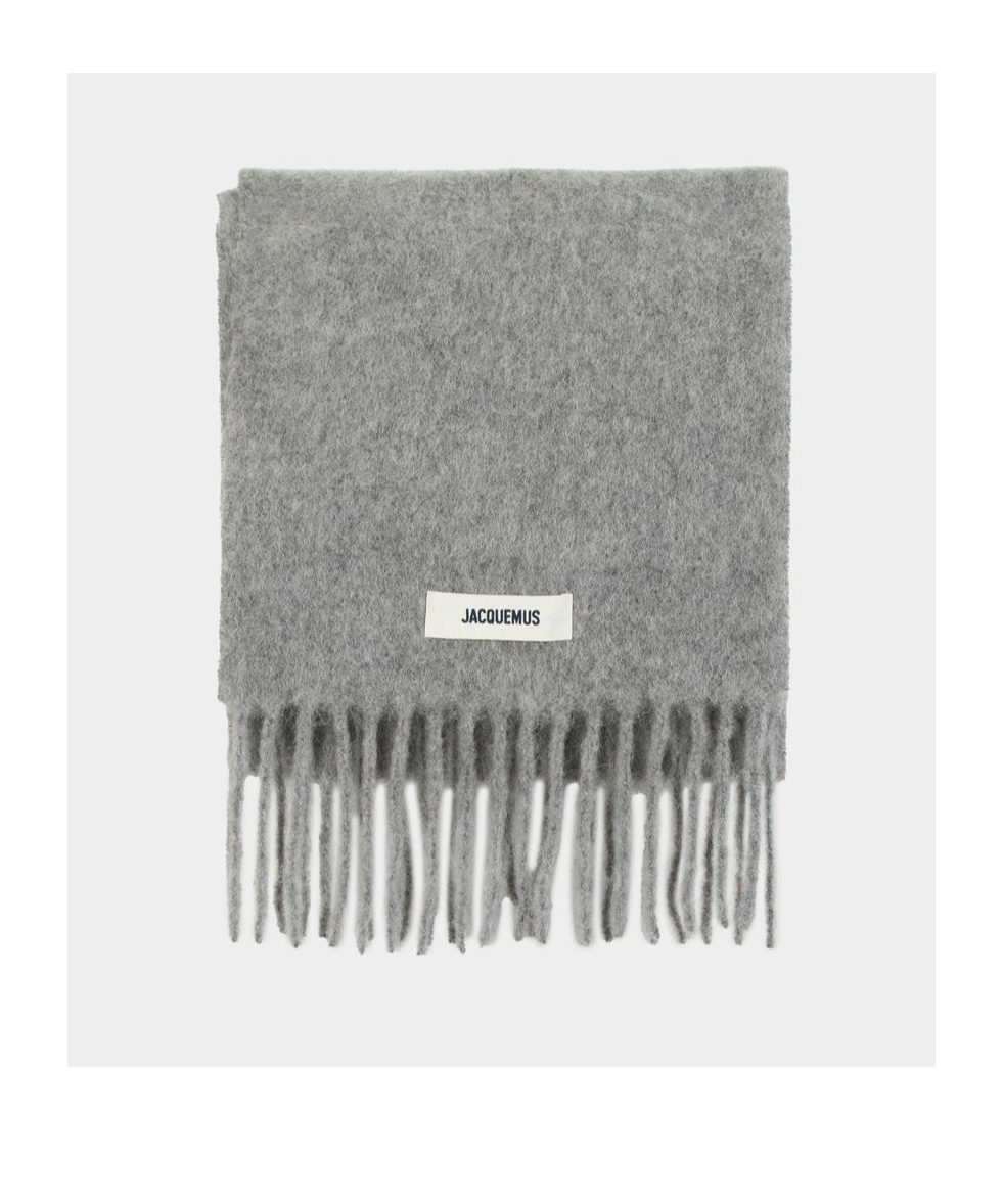 Jacquemus Logo Patch Fringed Scarf In Gray