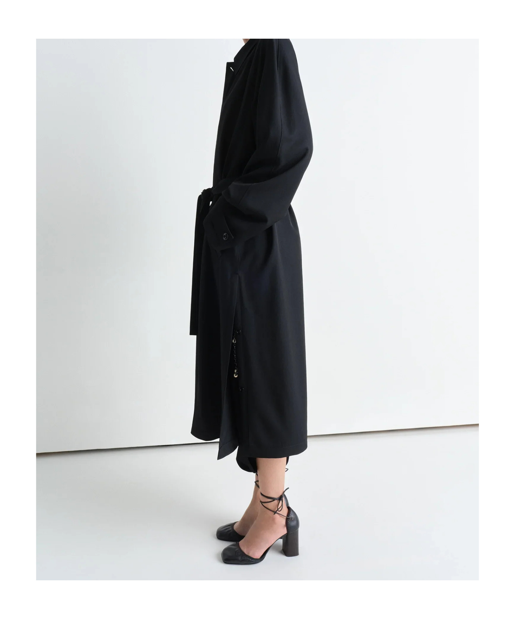 Lemaire Black Belted Lightweight Coat In Black