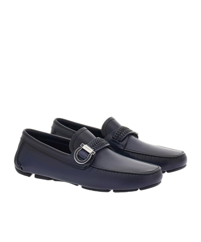 Ferragamo Gancini Decoration Loafers In Black