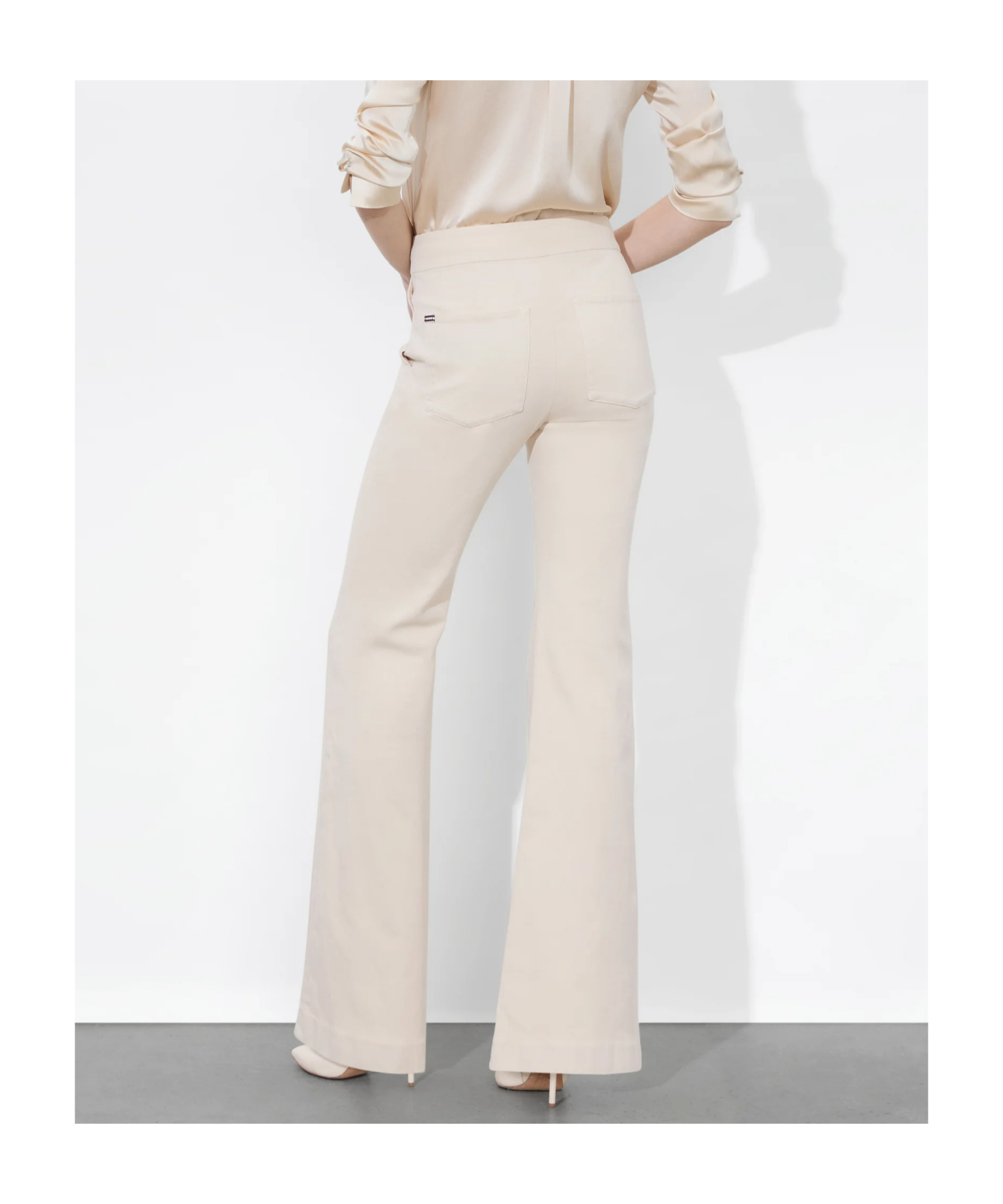 Alice And Olivia Flared Jeans In Nude