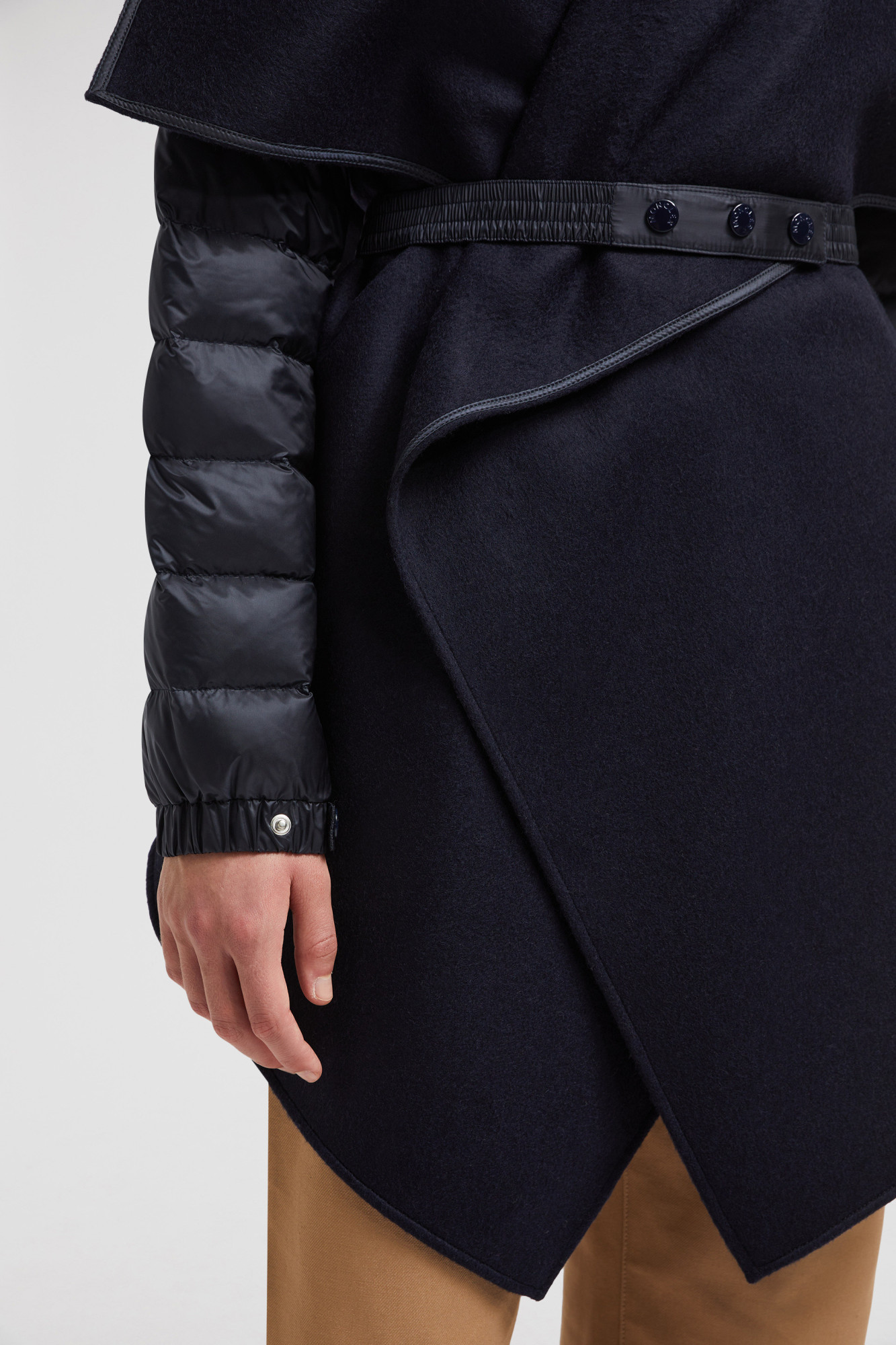 Moncler Cape En Feutre De Laine Matelassé In Blue