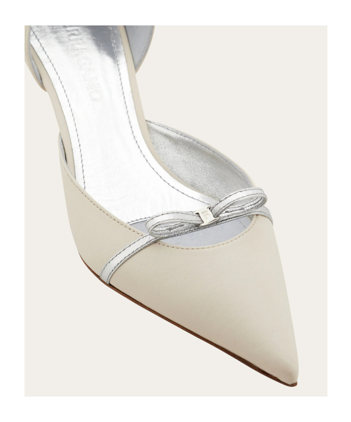 Ferragamo Kitten-leg-pumps Mit Spitzer Kappe In Neutral