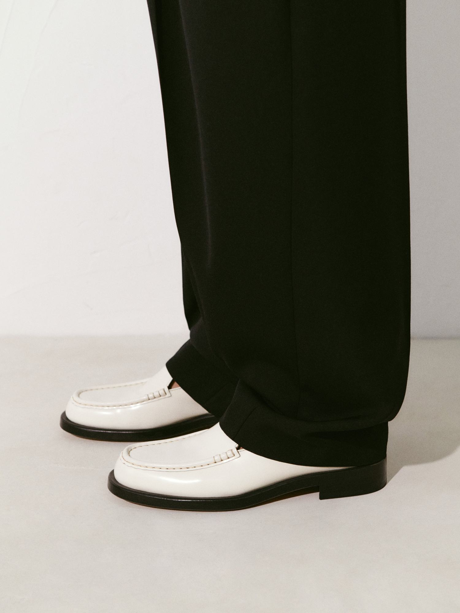 Jacquemus Les Mocassins Leather Loafers In White