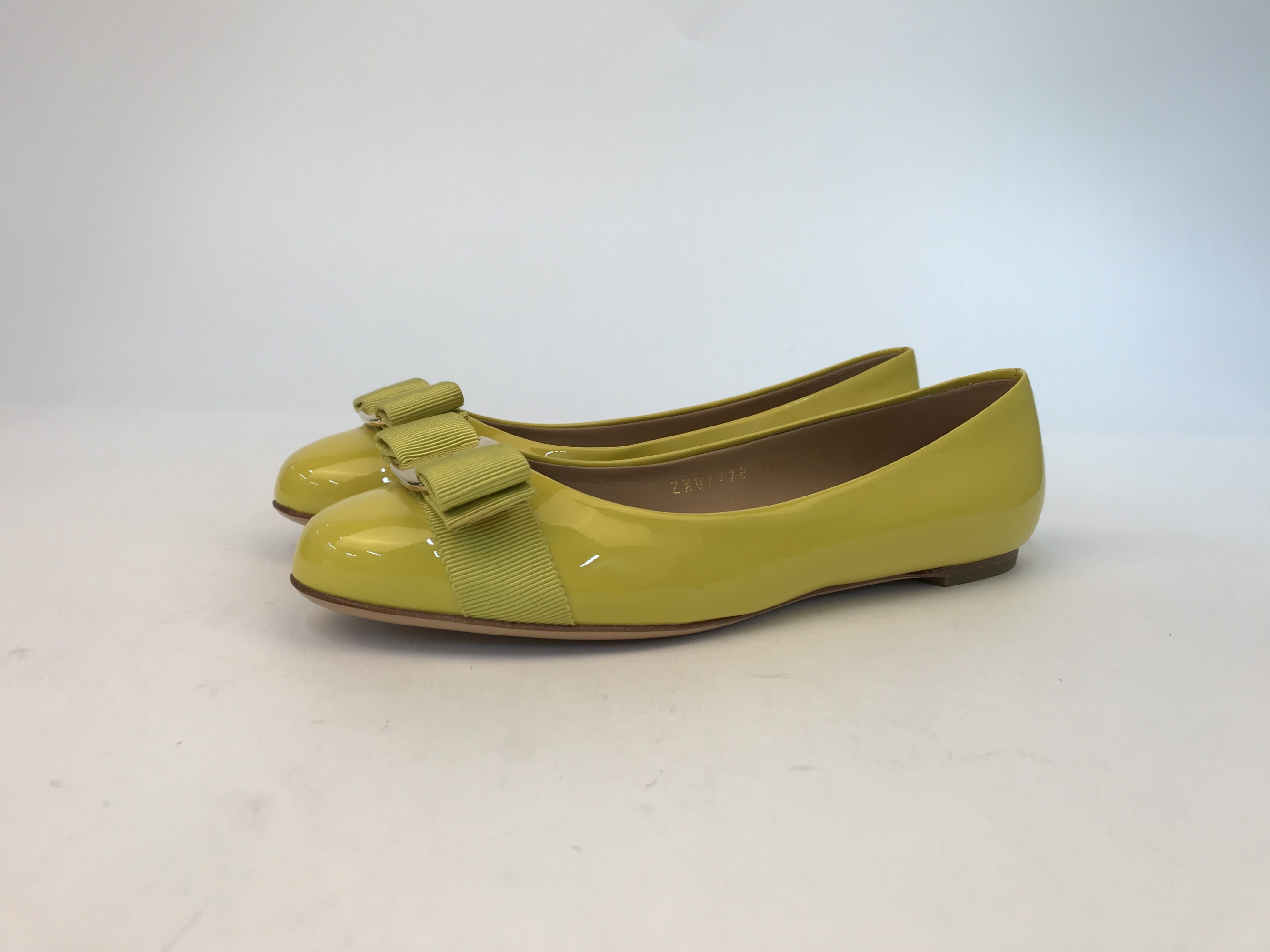 Ferragamo Bow-decorated Flat Shoes In Green