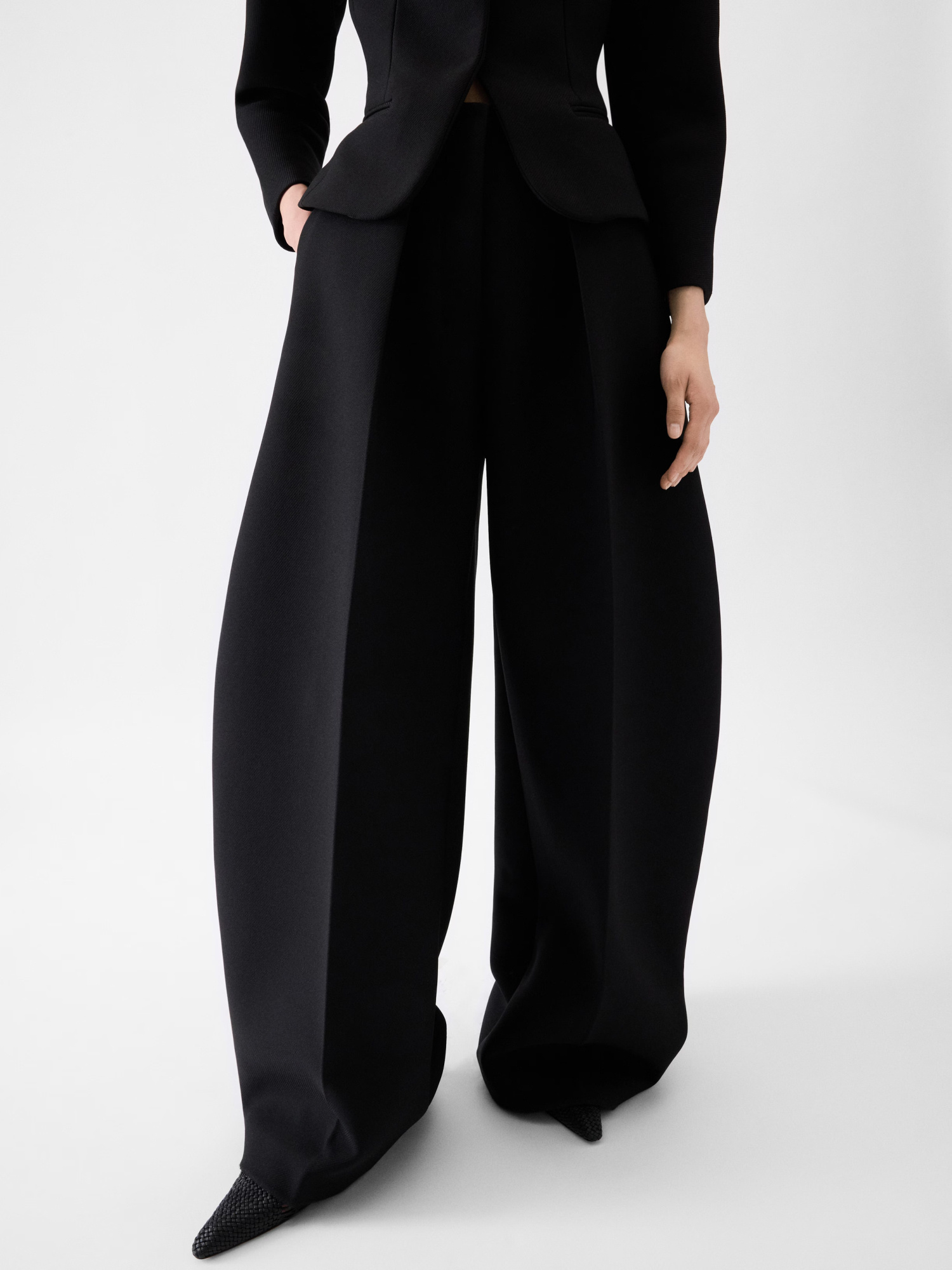 Jacquemus Le Pantalon Ovalo Pleated Wide-leg Trousers In Black