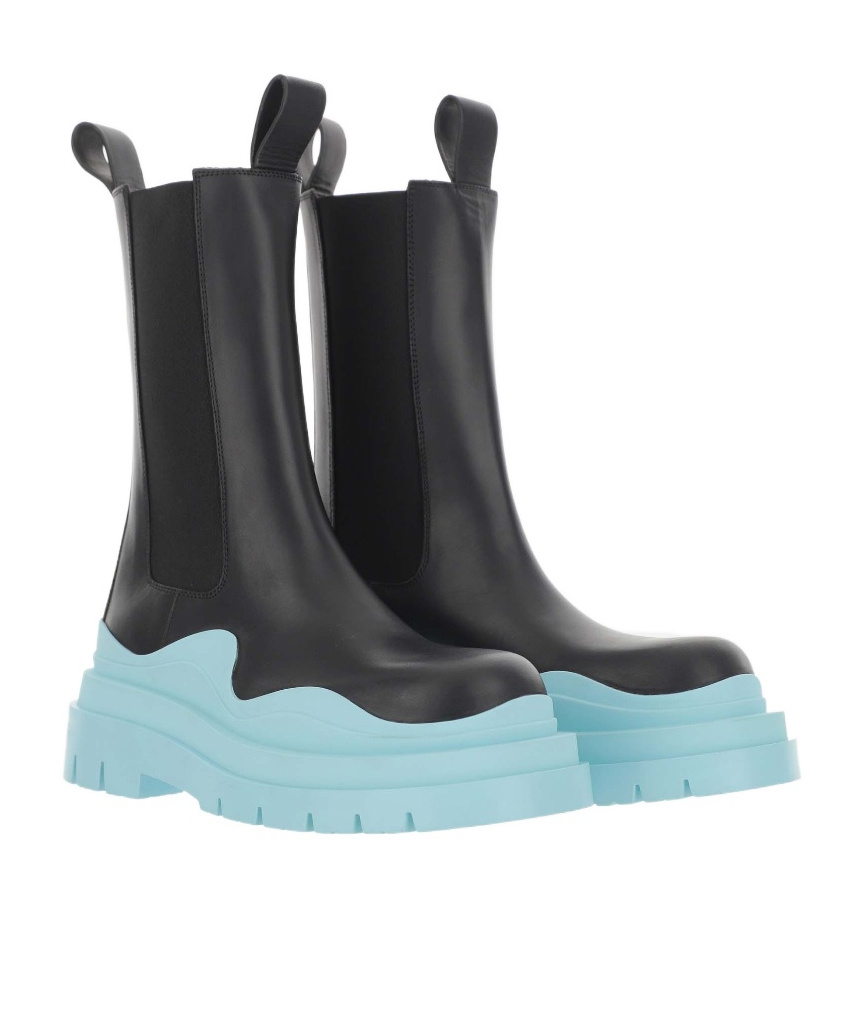 Bottega Veneta Tire Round-headed Chelsea Boots In Black