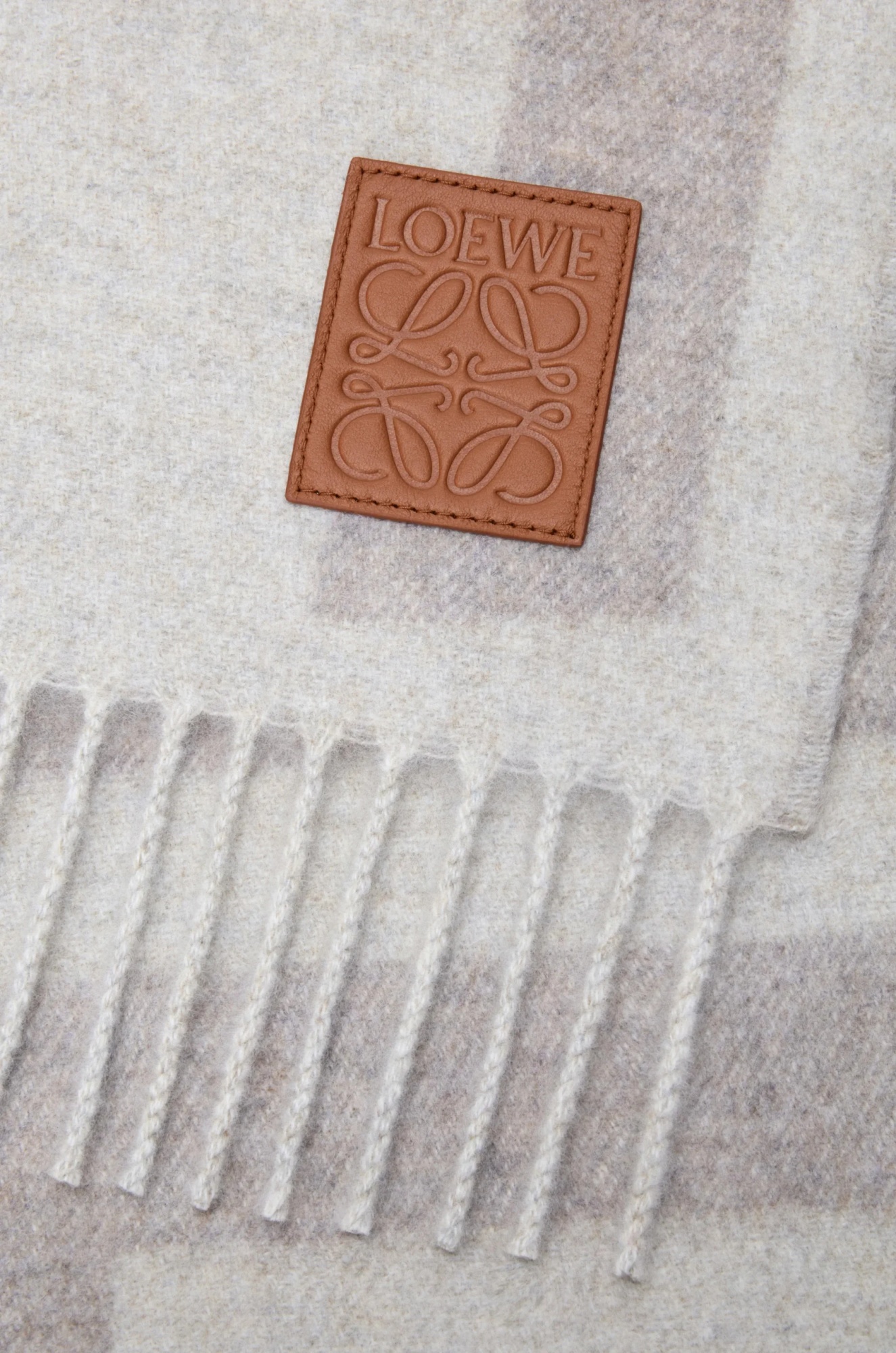 Loewe Logo Fringed Scarf In Gray