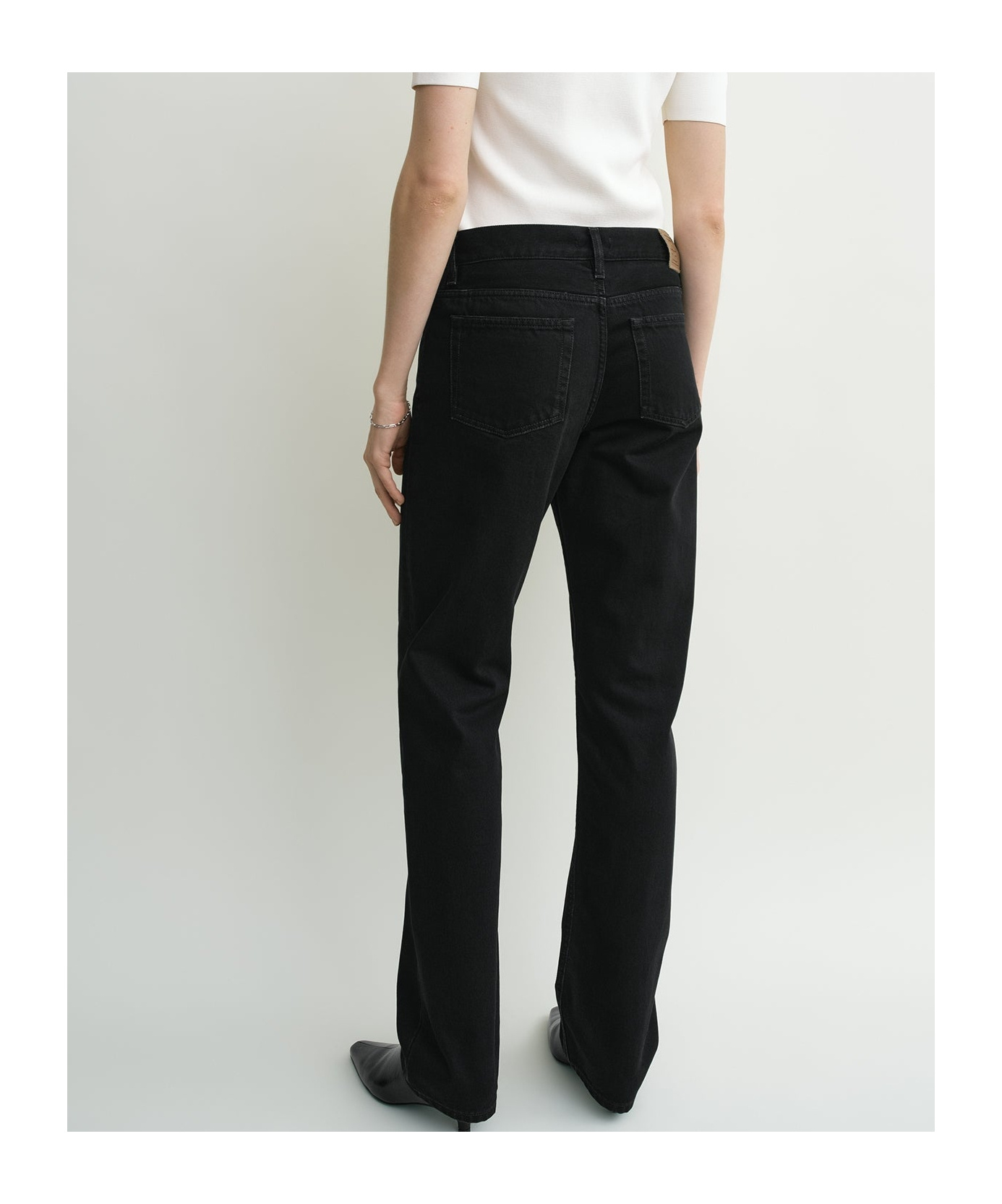 Totême Low-cut Straight-leg Jeans In Black