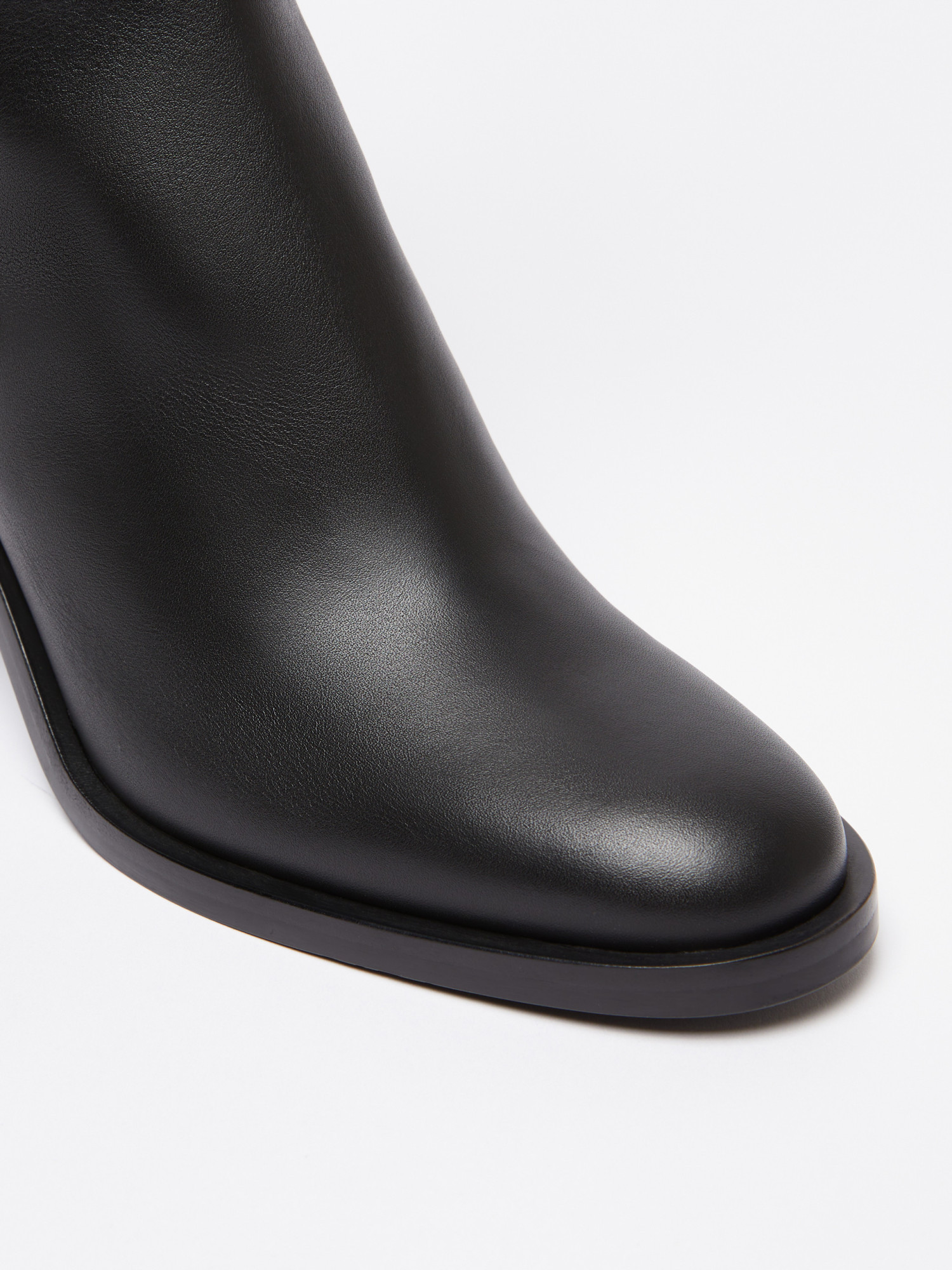 Max Mara Boost 80 Leather Knee-high Boots In Black