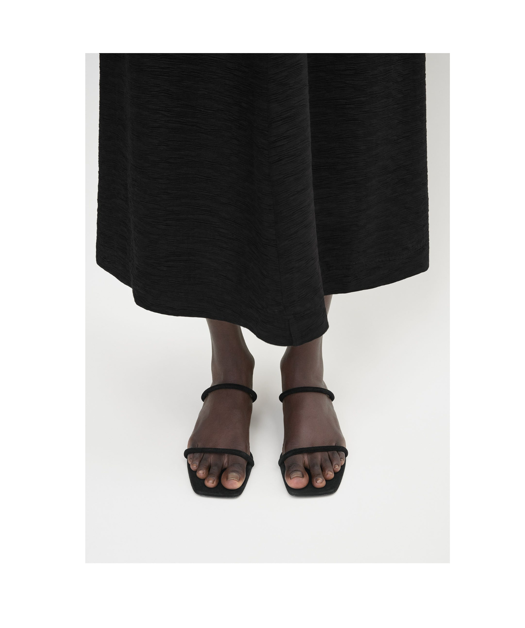 Totême Toteme 'the City' Slides In Black