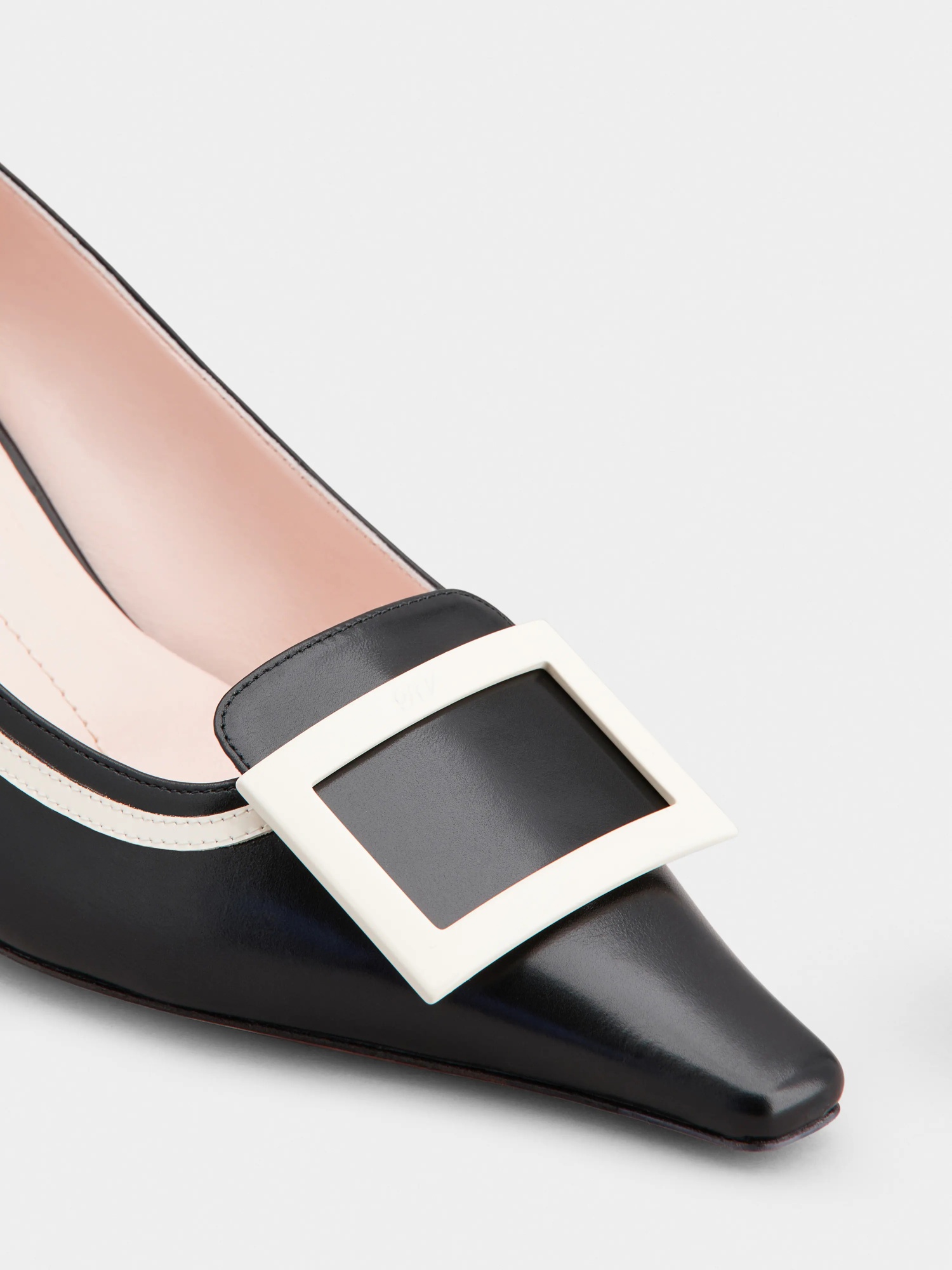 Shop Roger Vivier Viv' Canard Pumps In Leather In Black
