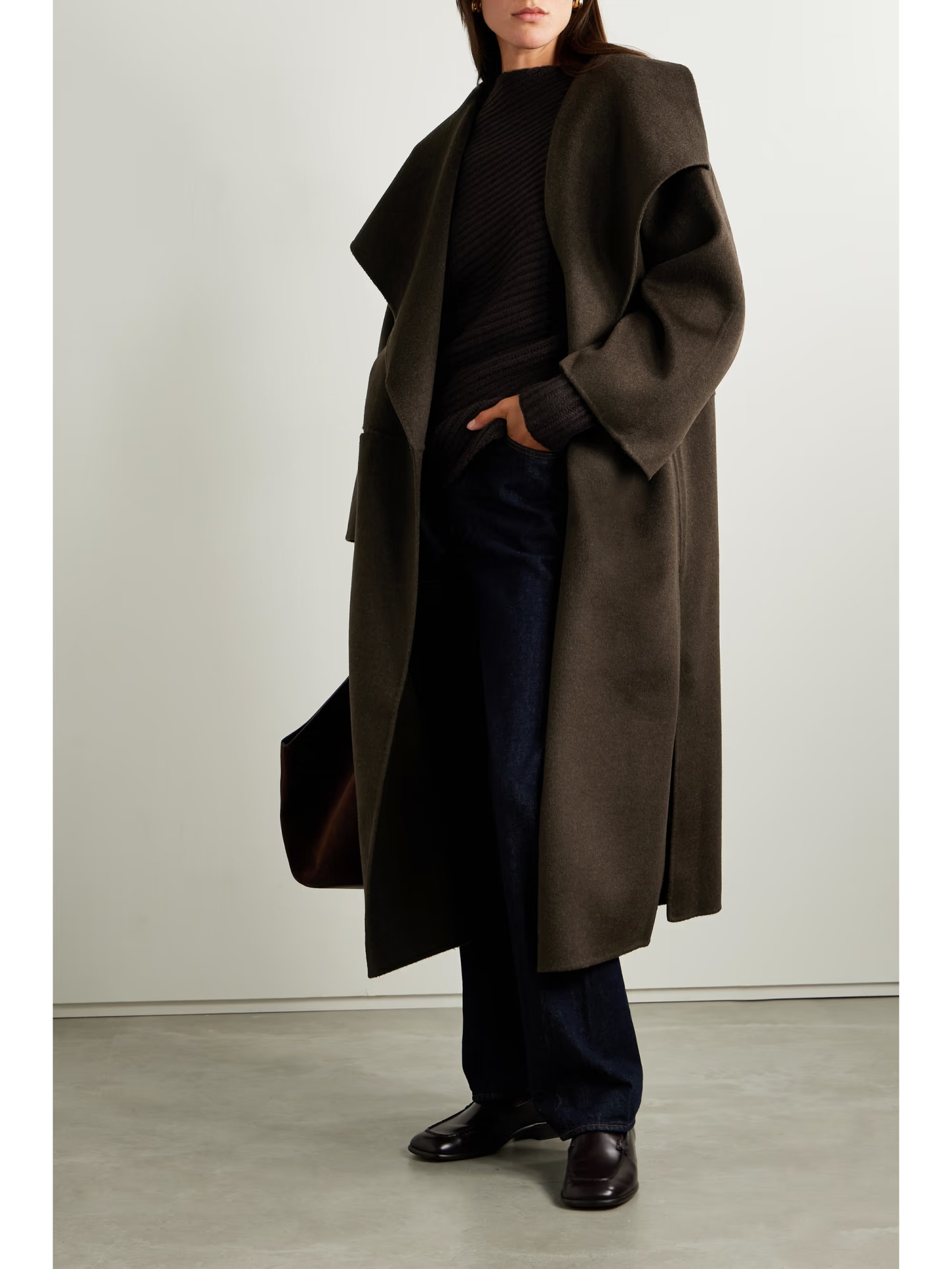 Totême Long-sleeved Coat In Black