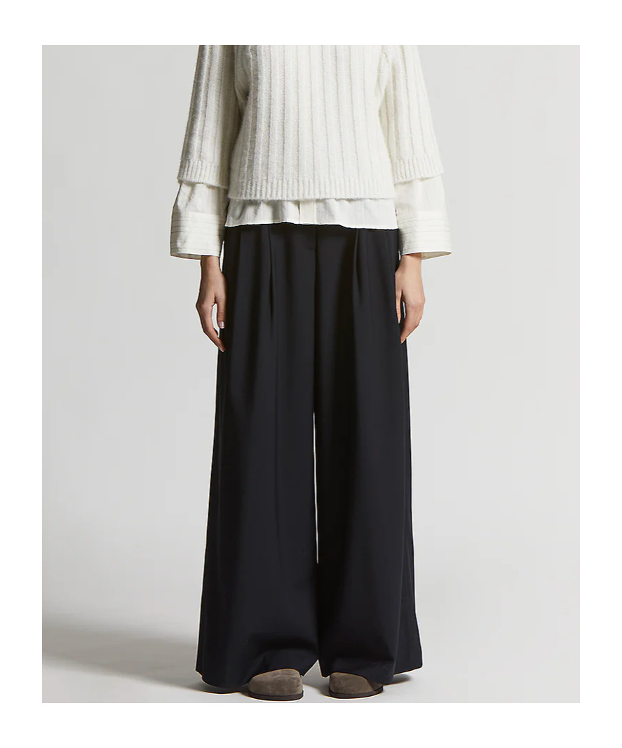 Peserico Pleated Wide-leg Trousers In Black