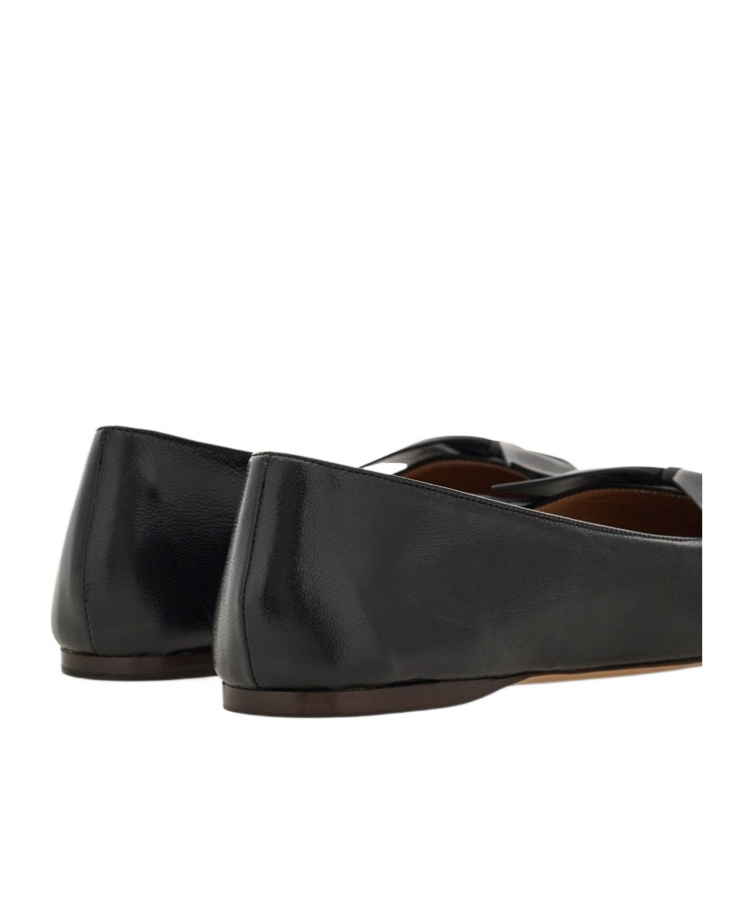 Ferragamo Bow Pointed Toe Flat Ballerina Shoes In Black