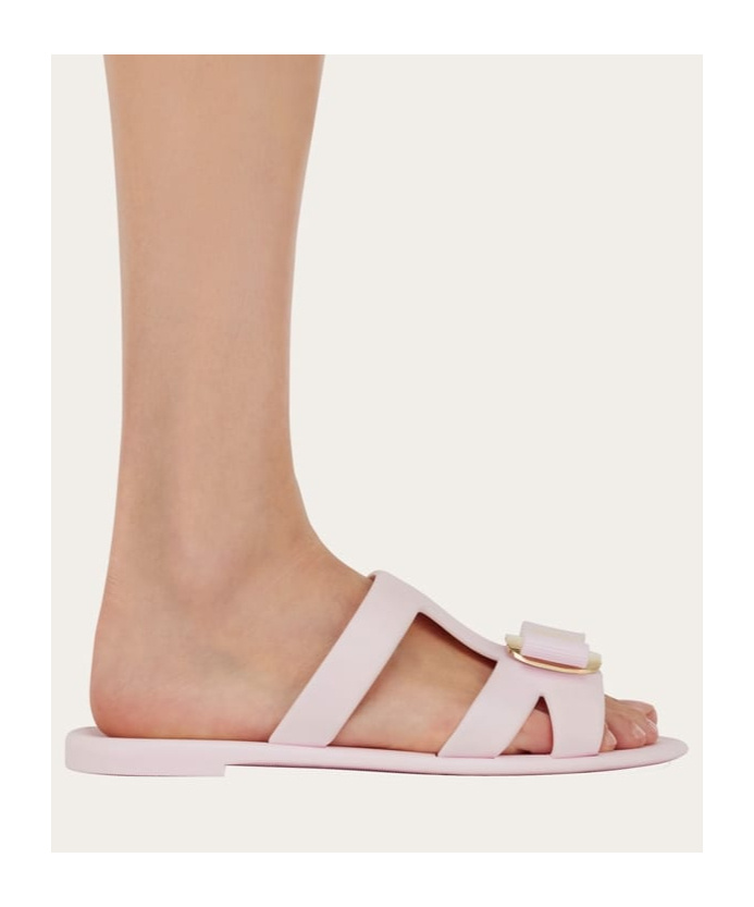 Ferragamo Lilou New Vara Plate Flat Sandals In Marshmallow