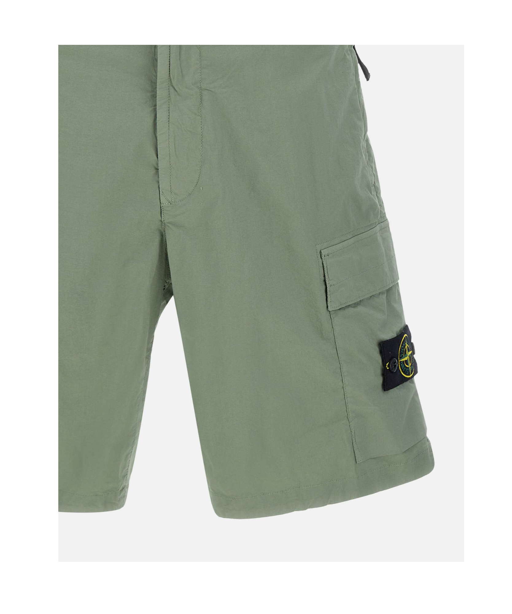 Stone Island Compass-motif Cargo Shorts In Sage