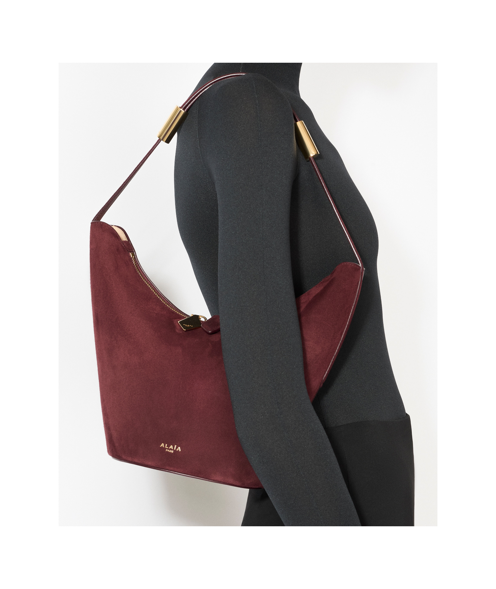 Alaïa Shape Shoulder Bag In Red