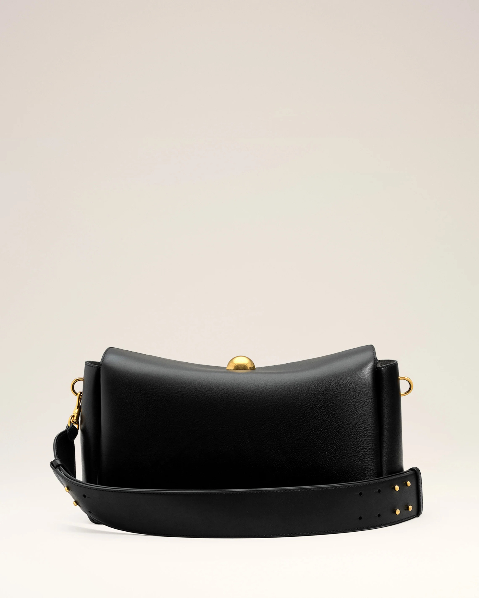 Ami Alexandre Mattiussi Medium Carrousel Magnetic-closure Smooth Leather Bag In Black