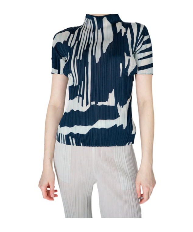 Shop Issey Miyake Refraction Top In Blue