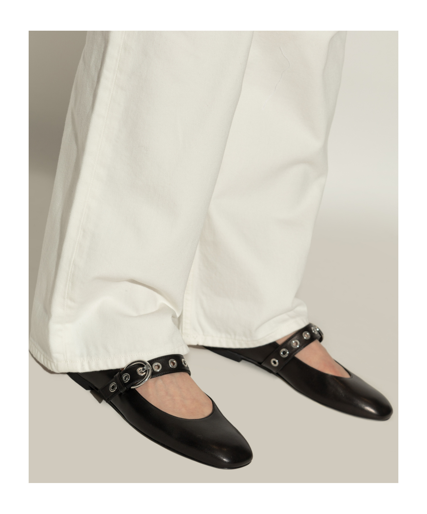 Stuart Weitzman Round Toe Leather Ballerina Shoes With Eyelet Detailing