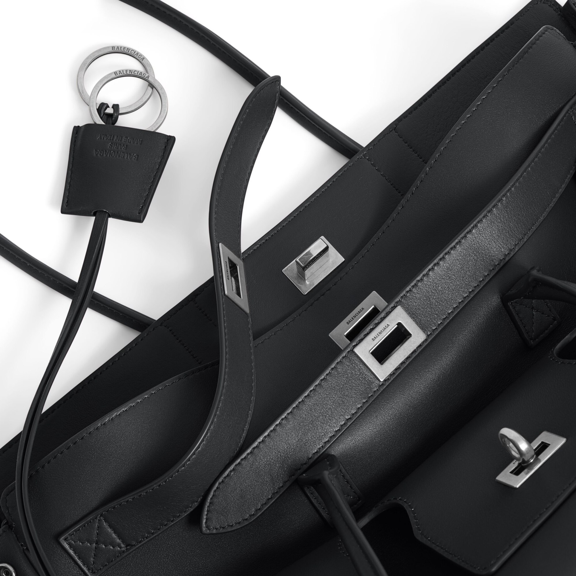 Balenciaga Bel Air Medium Carry All Bag In Black In Black