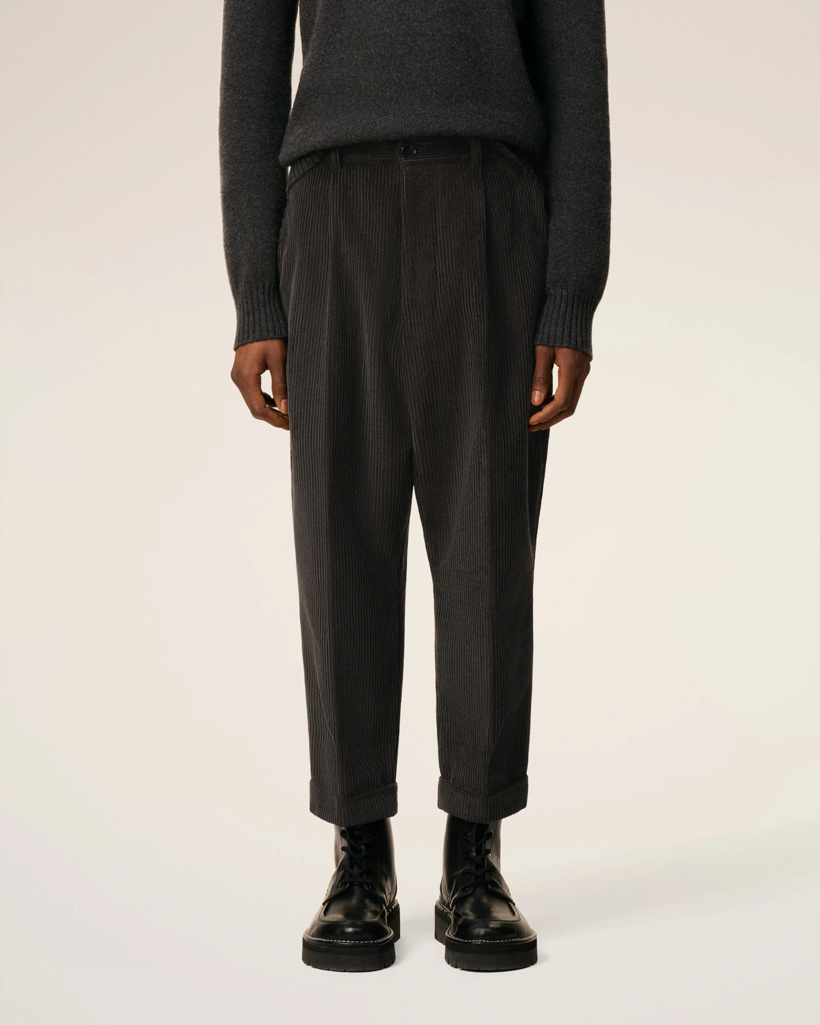 Ami Alexandre Mattiussi Ami Charcoal Grey Corduroy Pleated Cuffed Trousers In Black
