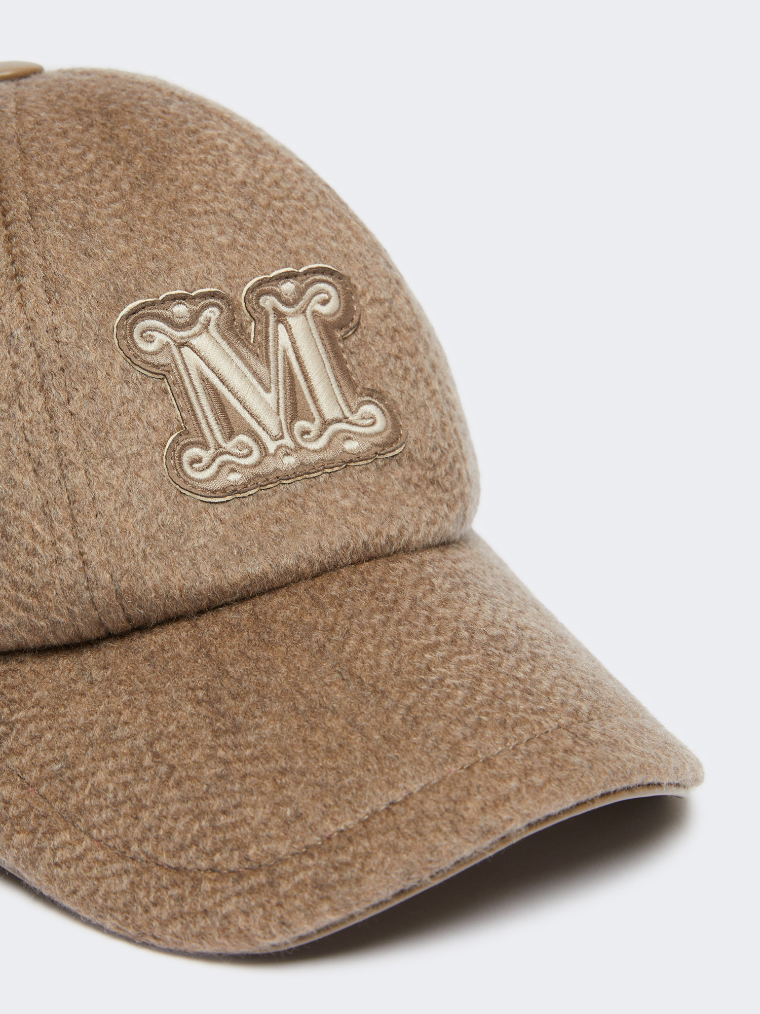 Max Mara Cashmere Hat In Burgundy