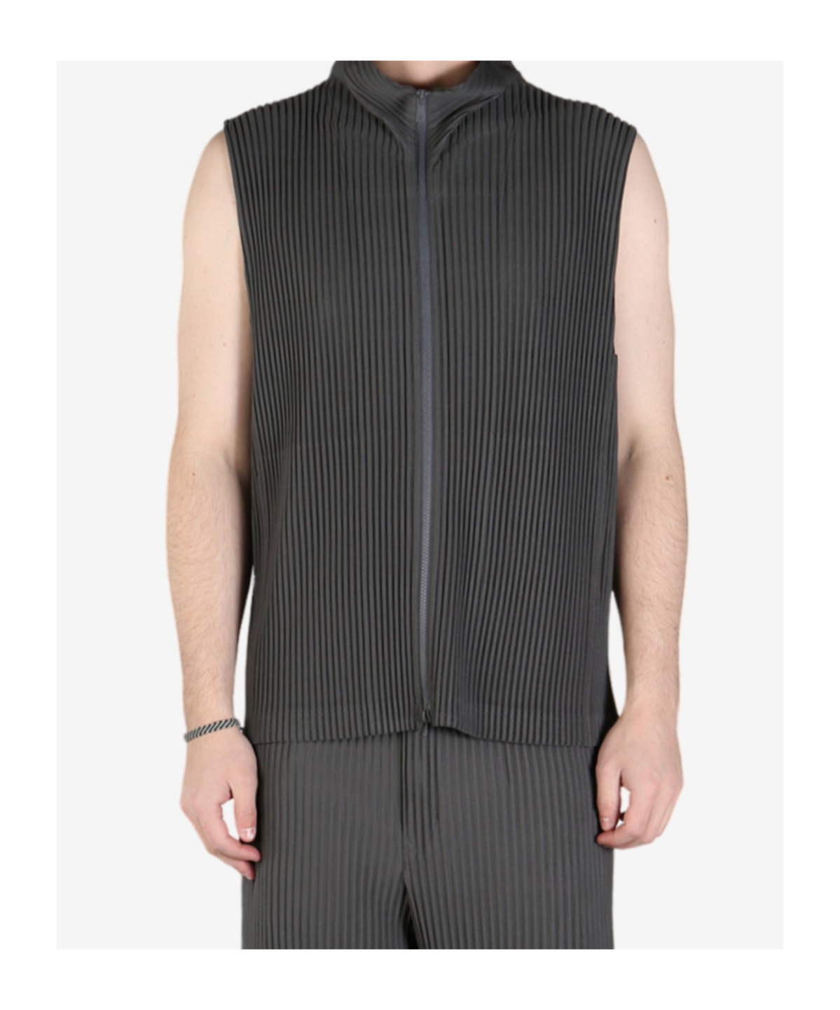 Issey Miyake Sleeveless Vest In Black