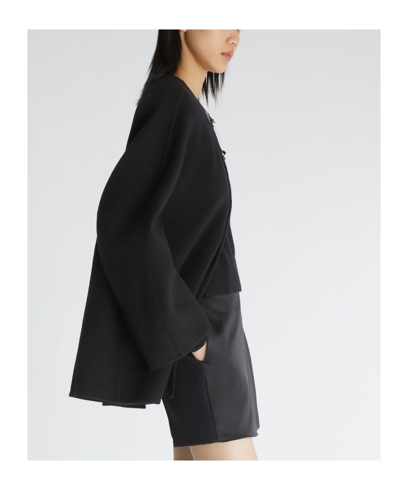 Ermanno Scervino Press-stud Virgin Wool Cape In Black