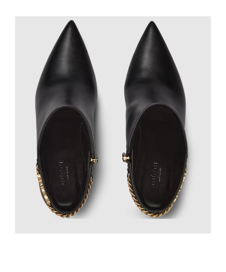 Gucci Signoria Leather Chain Ankle Booties In Black