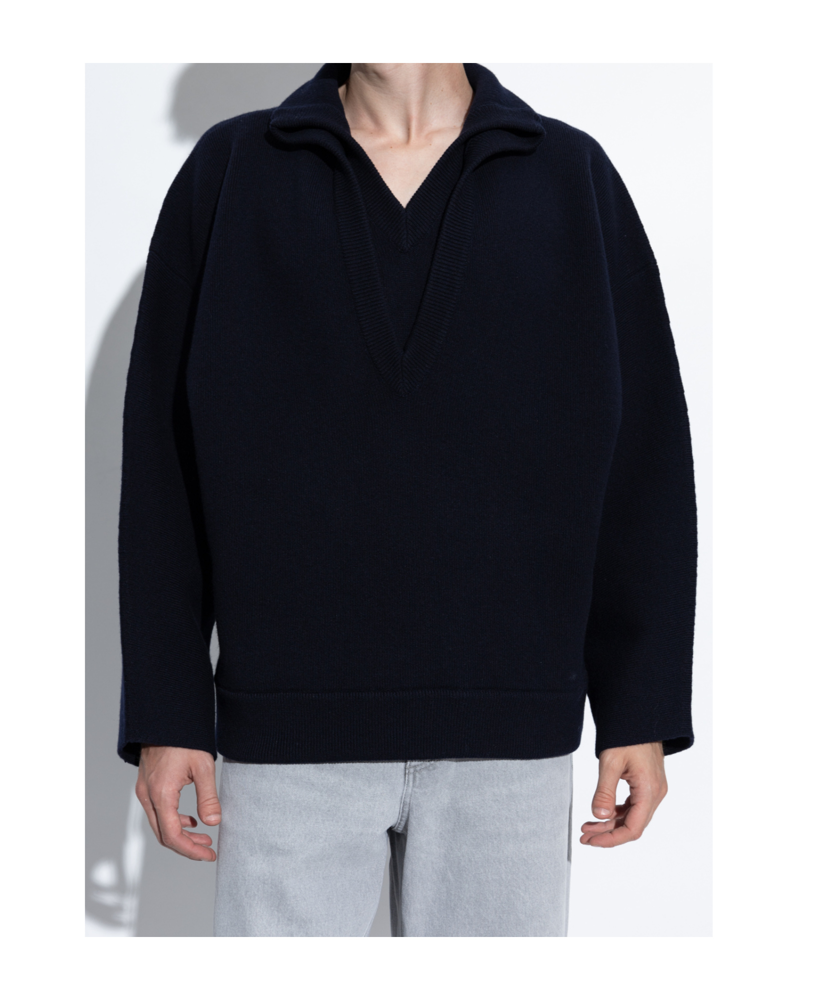 Bottega Veneta Mens Compact Double-v-neck Relaxed-fit Wool Jumper Navy In Black
