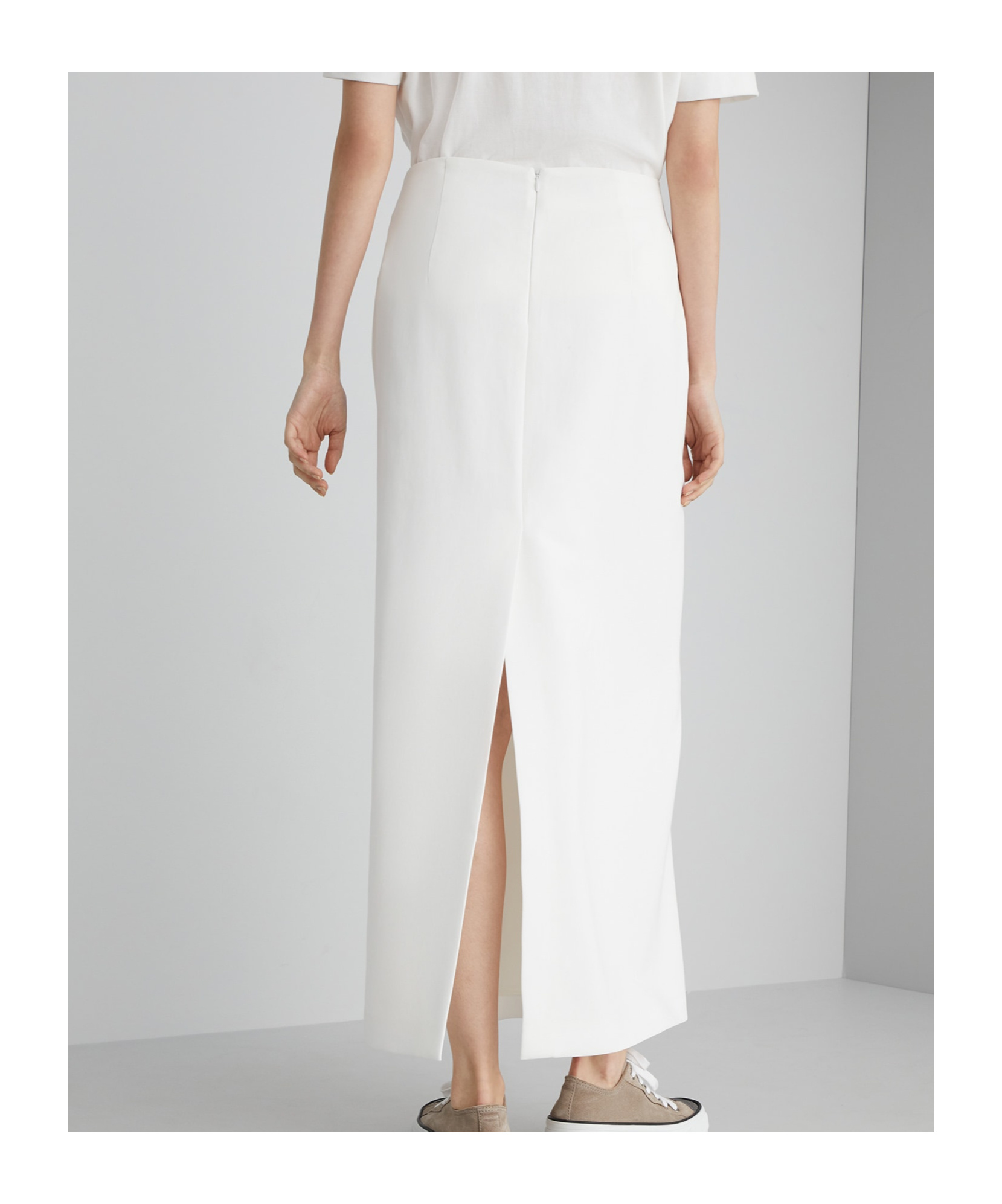 Brunello Cucinelli Long Skirt With Diagonal Cut In White