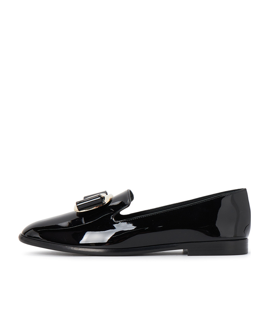 Ferragamo Glossy Patent Leather Low-heeled Pumps In Black
