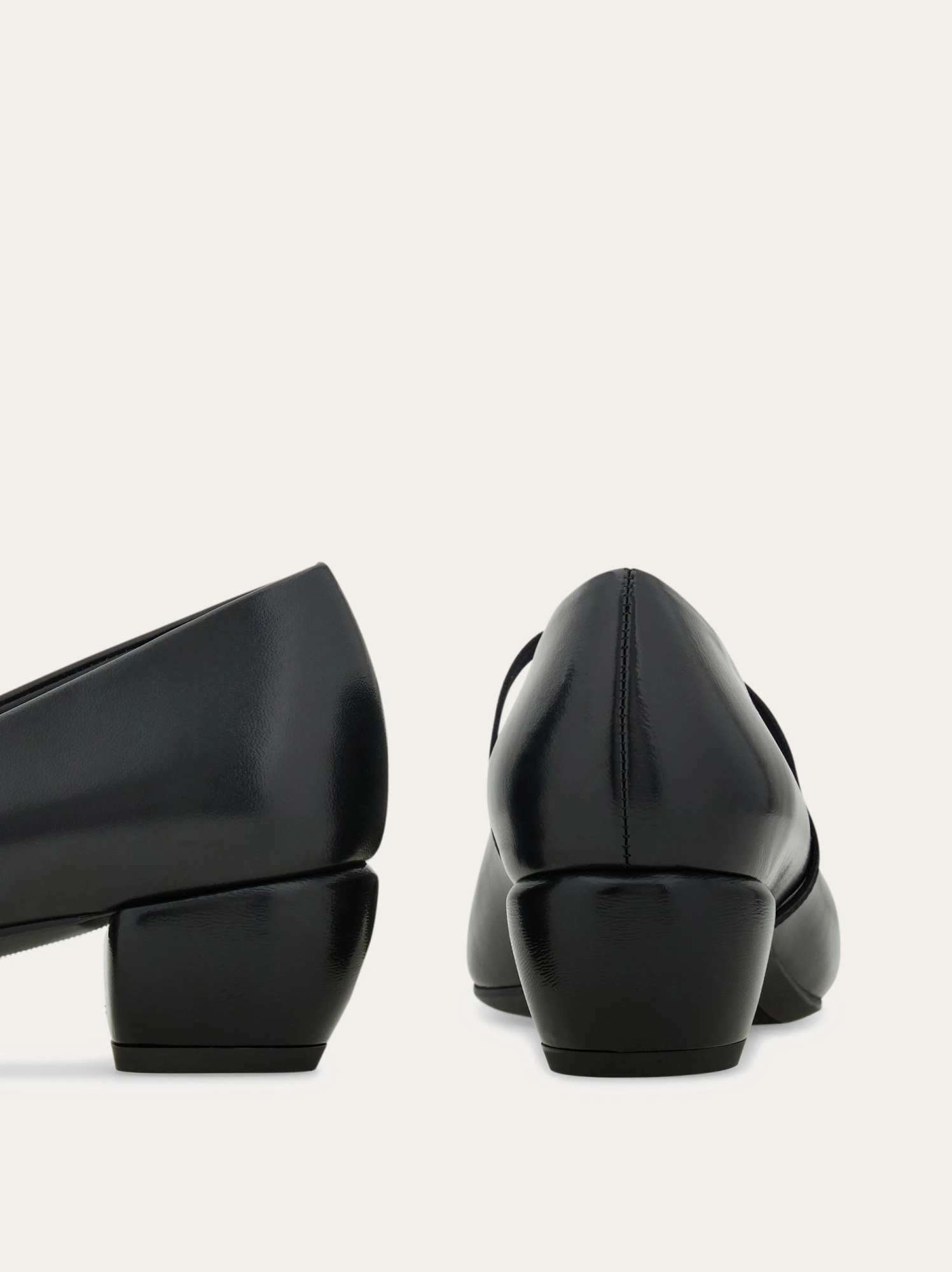 Ferragamo New Vara Plate Pump In Black