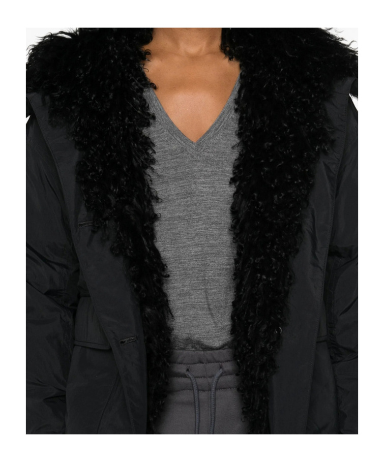 Yves Salomon Short Ultra-light Down Jacket With Curly Lambskin Trim In Black