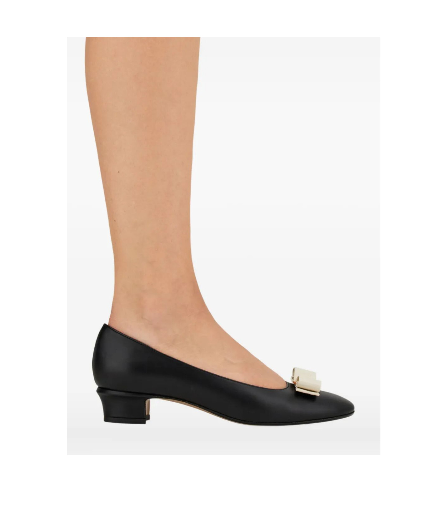 Ferragamo Vara Bow Block Heel Pump In Black