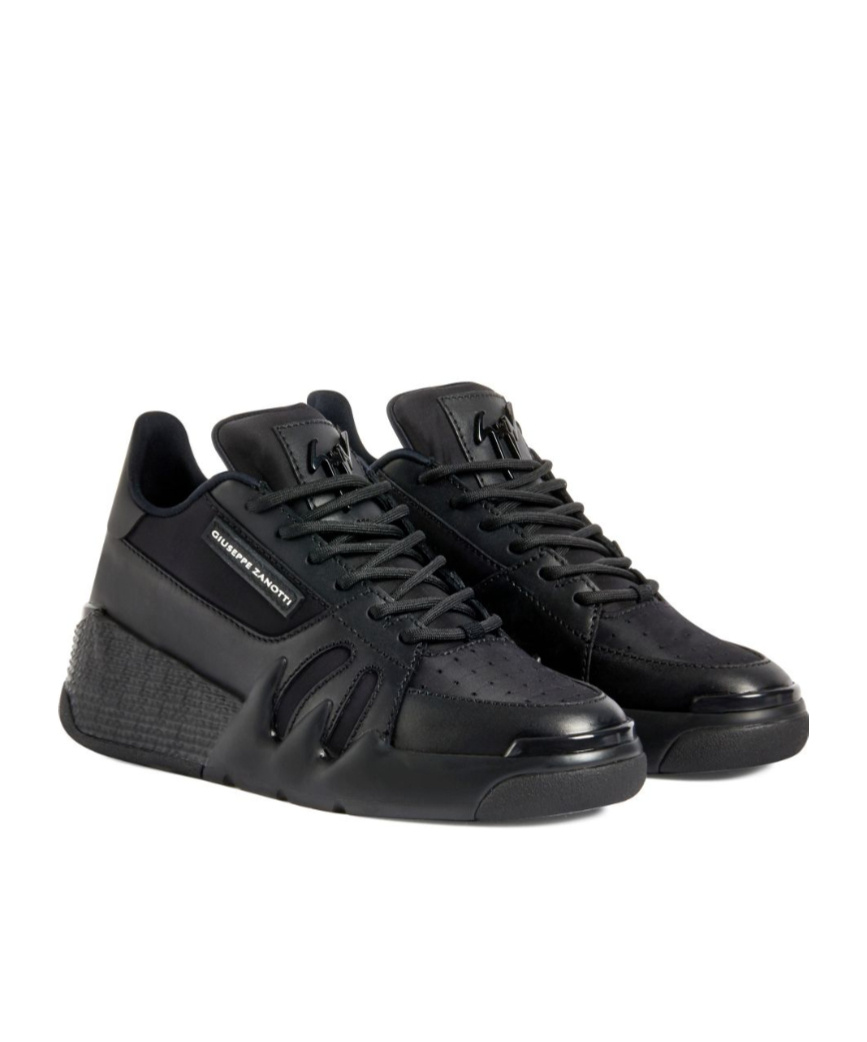 Giuseppe Zanotti Shoulder Strap Low-cut Sneakers In Black