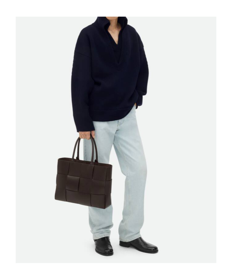 Bottega Veneta Arco Handbag In Black