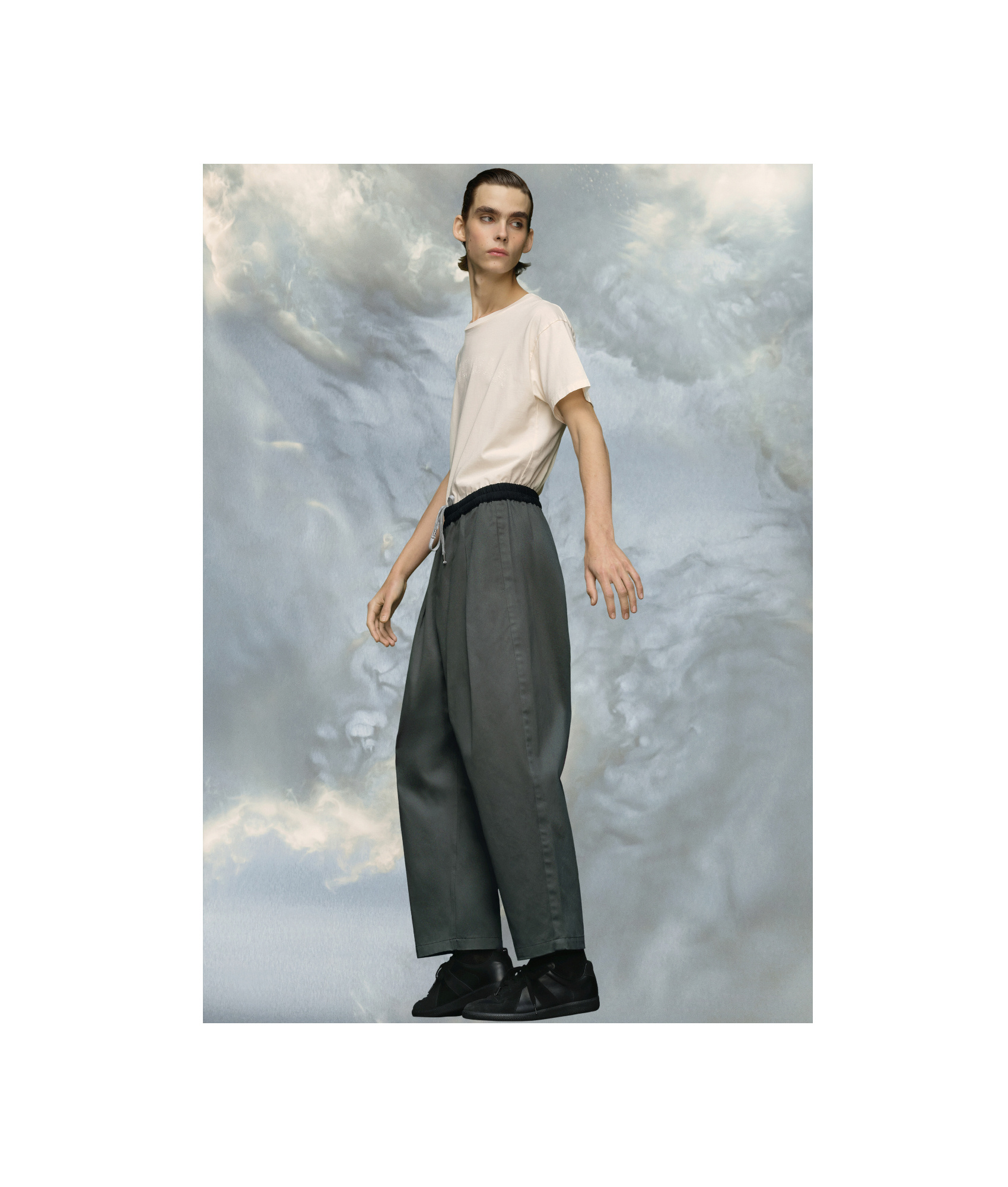 Maison Margiela Relaxed Dark Grey Pants With Contrasting Waistband In Gold