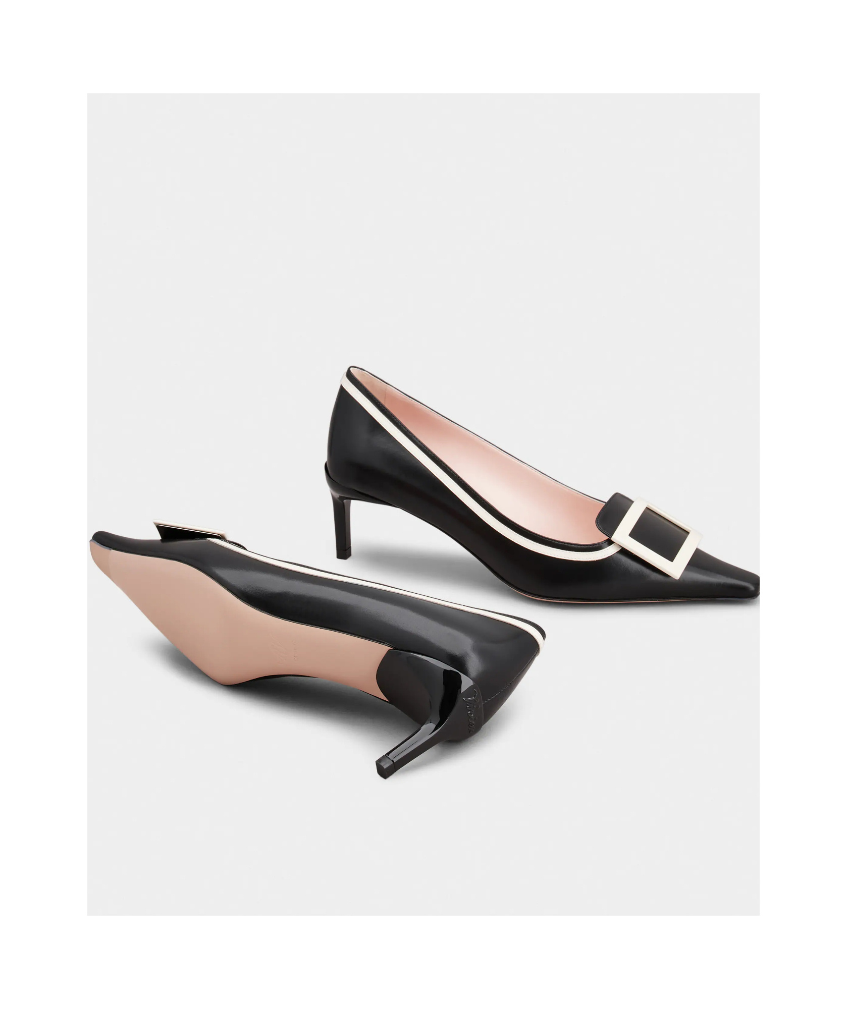 Shop Roger Vivier Viv' Canard Pumps In Leather In Black