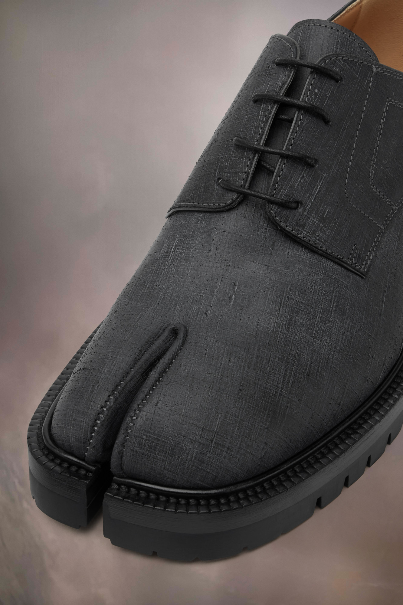 Maison Margiela Tabi Laced Shoes In Black