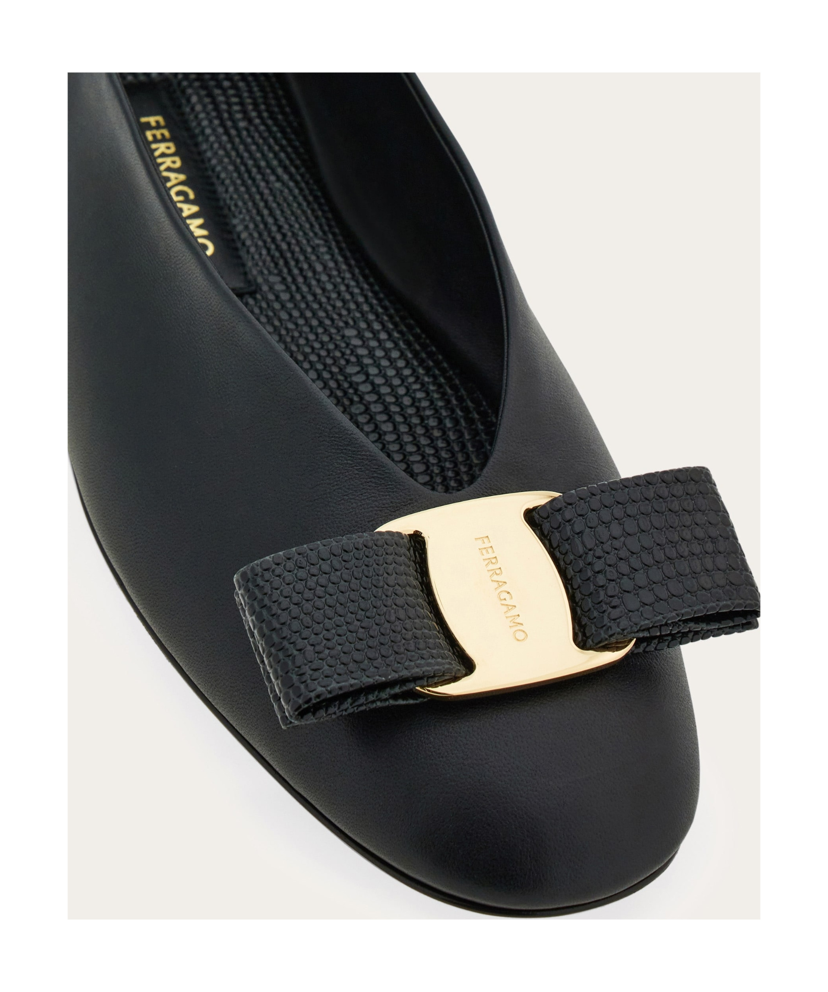 Ferragamo Vara Bow Ballet Flats In Black
