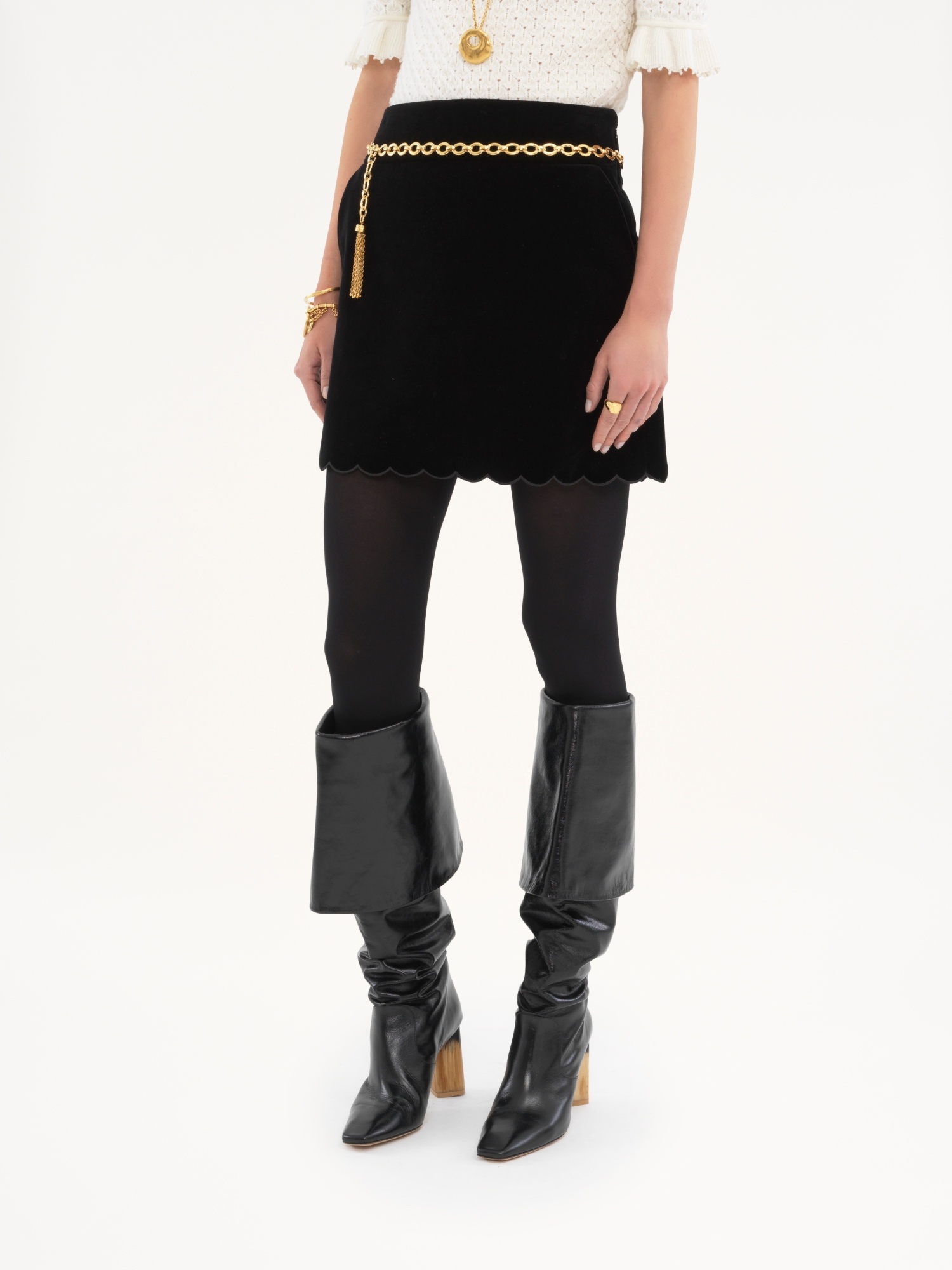 Chloé Velvet Scallop-rimmed Mini Skirt In Black